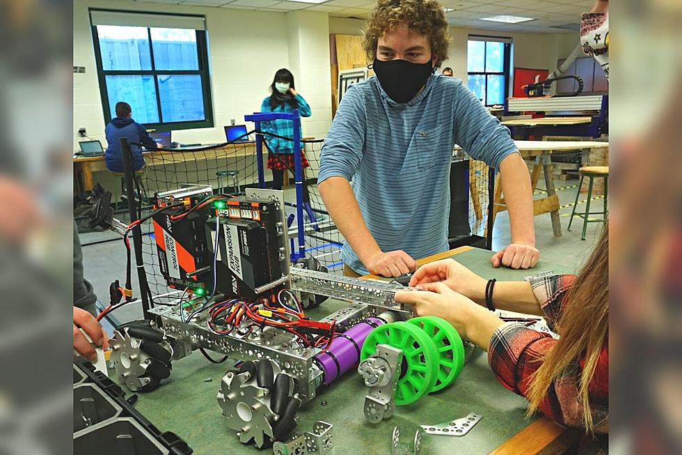 Dartmouth High’s Robotics Team Is Building a Complete Robot Business