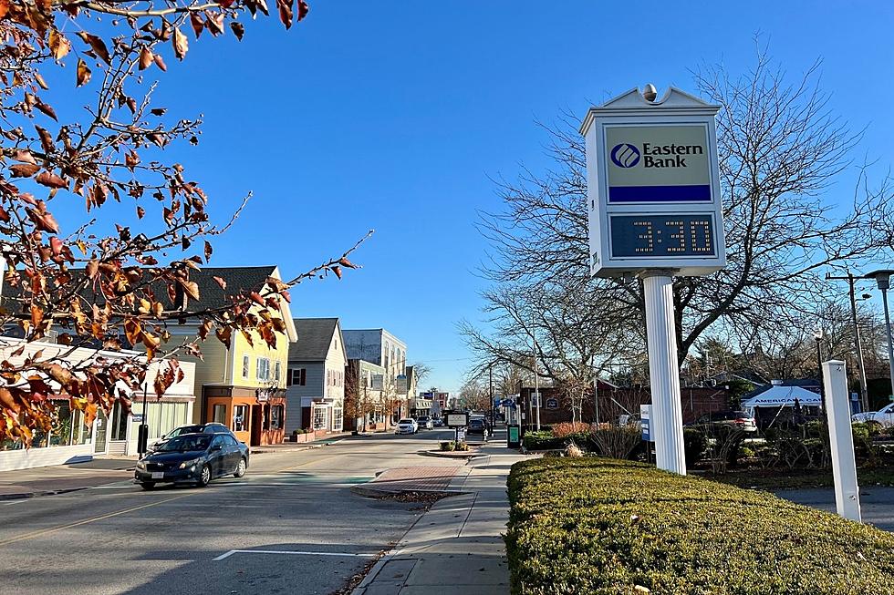 Wareham’s Eastern Bank Clock Is Wrong, and It’s Drawing All Kinds of Attention