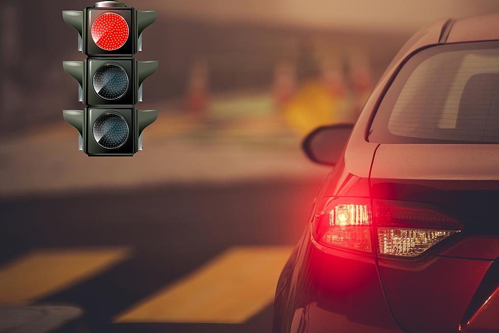 Massachusetts Drivers Can Turn Left on a Red Light in This One Situation