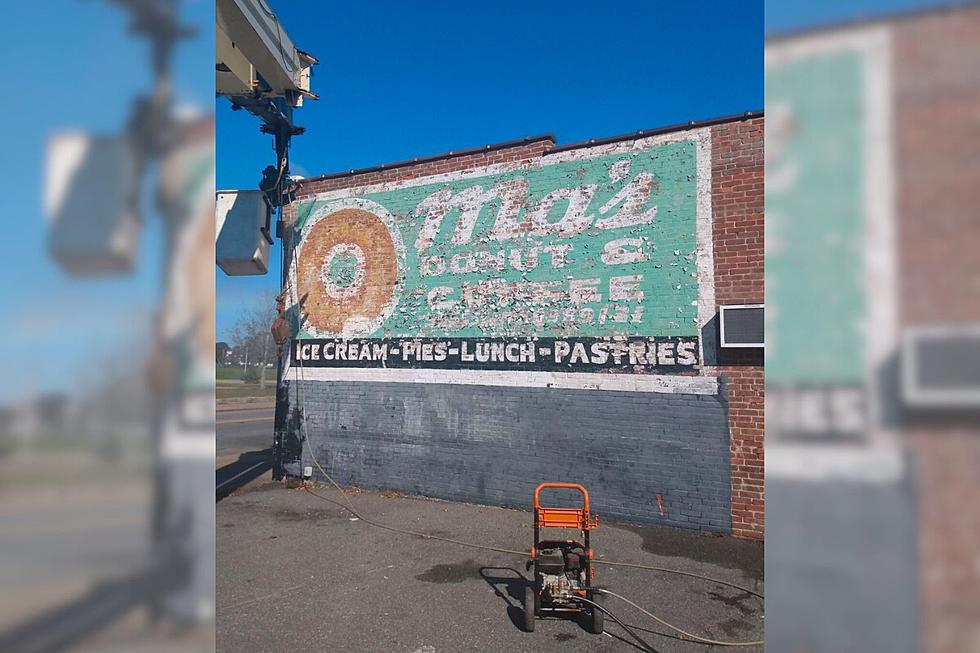 GrandMa's Gets New Mural After 68 Years