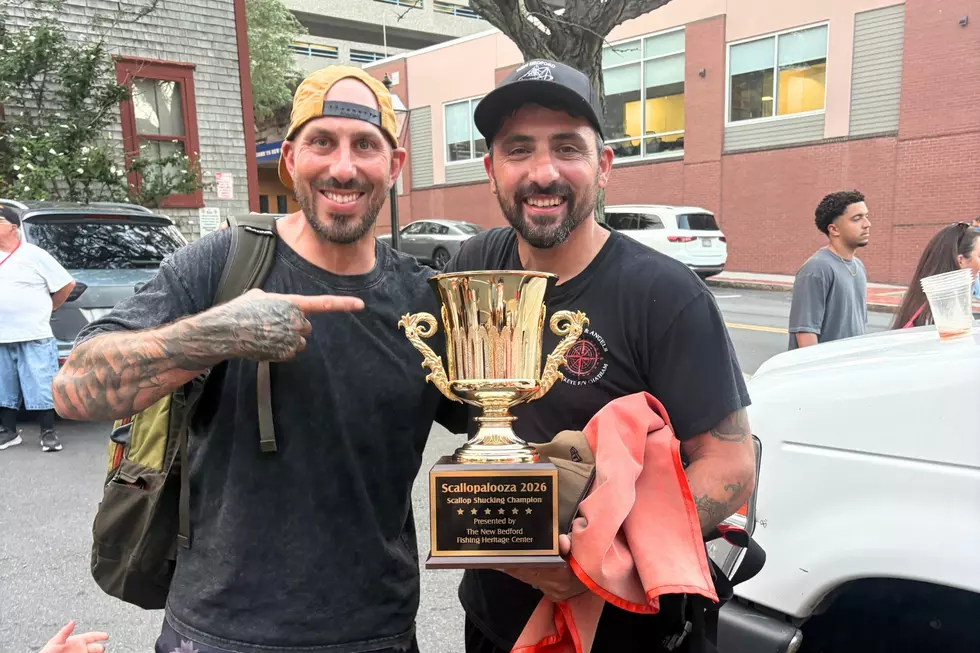 New Bedford Fishing Captain Named 2026 Scallop Shucking Champion at Scallopalooza