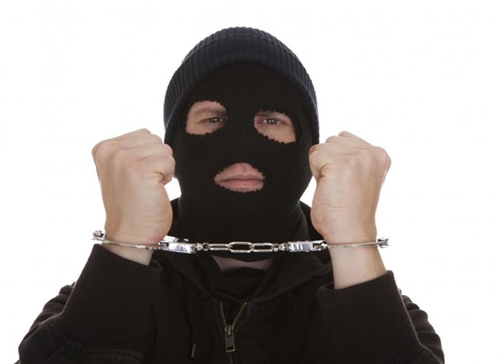 Stupid Criminals: A Woman Identifies a Robber Because They Are Facebook Friends
