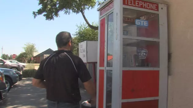 &#8216;Blessing Box&#8217; Creator Now Sets Up &#8216;Phone Booth Library&#8217;