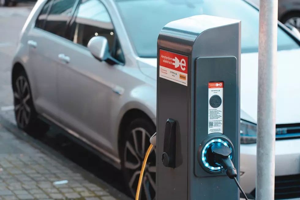 Texas Plans Charging Stations For Electric Cars Every 50 Miles on Interstates