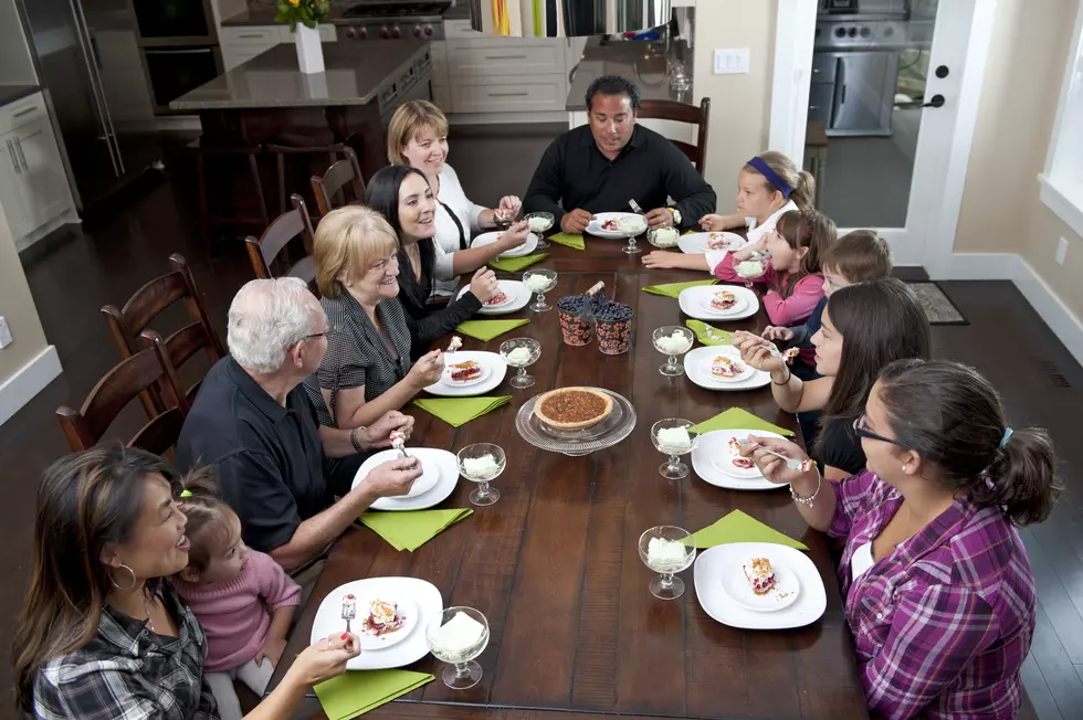 Don&#8217;t Be Rude! 6 Things Thanksgiving Guests Should Never Do!