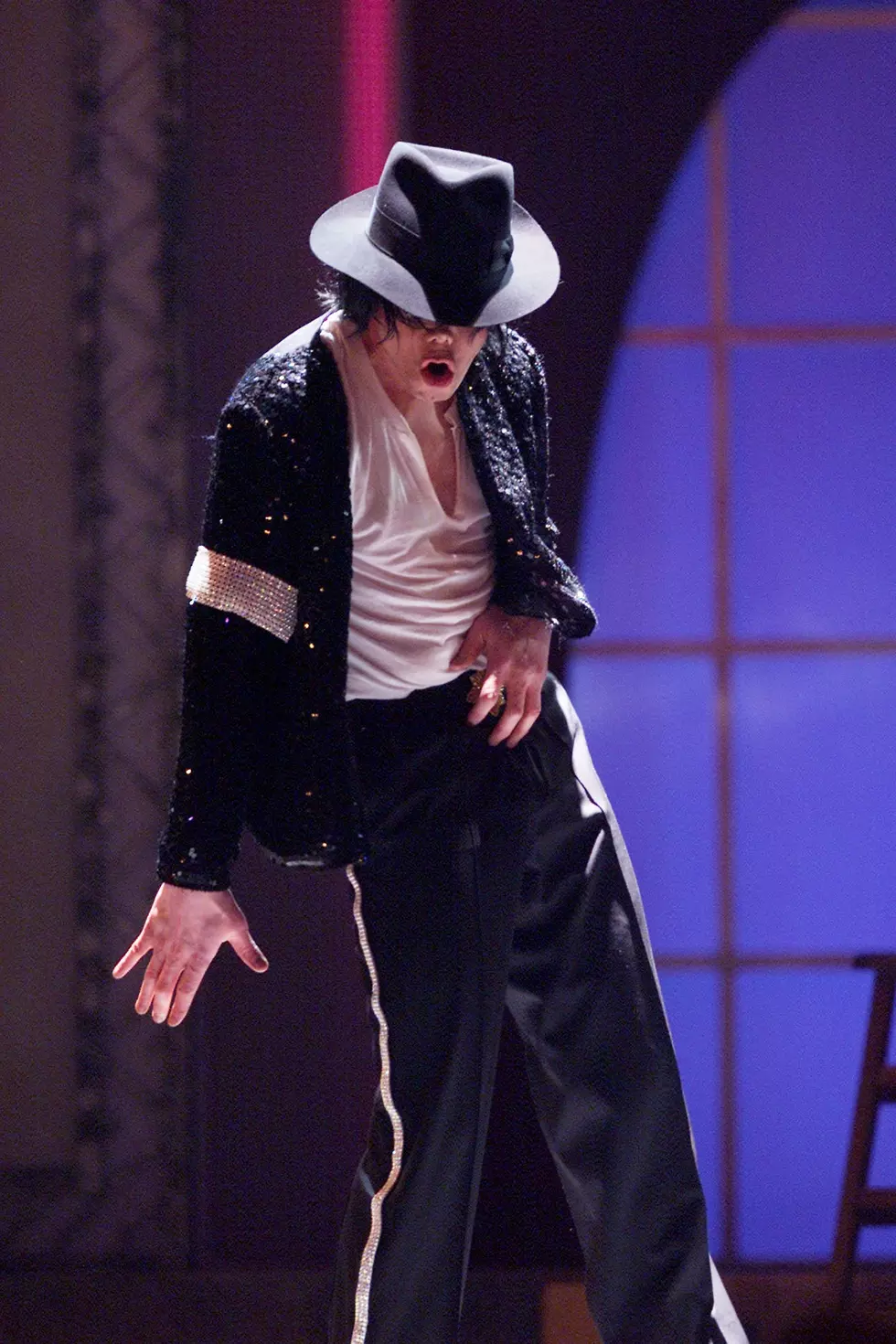 Remembering Michael Jackson’s Dance Moves 5 Years After His Death