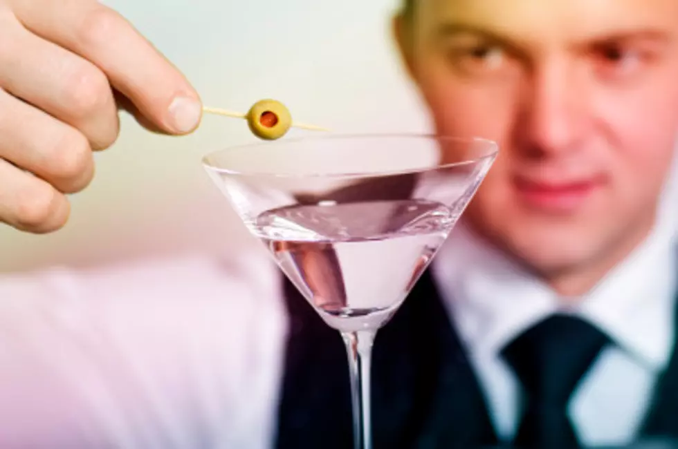 Local Bartender Explains How A Guy Orders A Girly Drink – Leo and Rebecca (AUDIO)