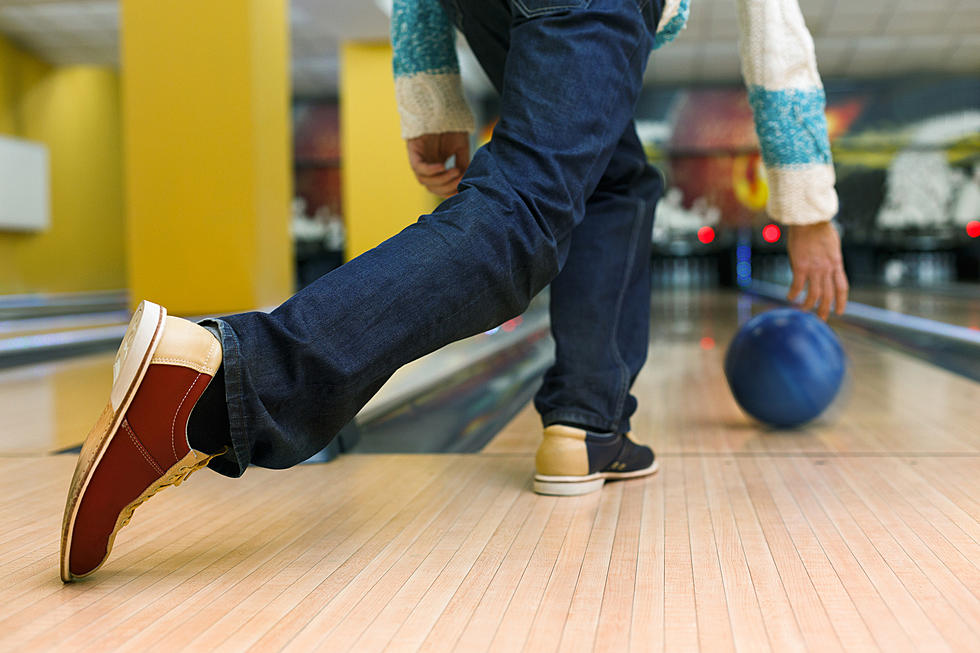 Should I Let Her Win? Me and My Girl BOWL All the Time – Leo and Rebecca Buzz Question