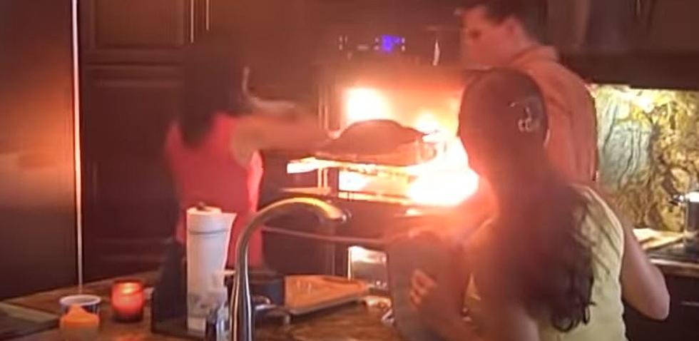 5 Disastrous Times Someone Dropped Or Burnt The Thanksgiving Turkey! (Video)