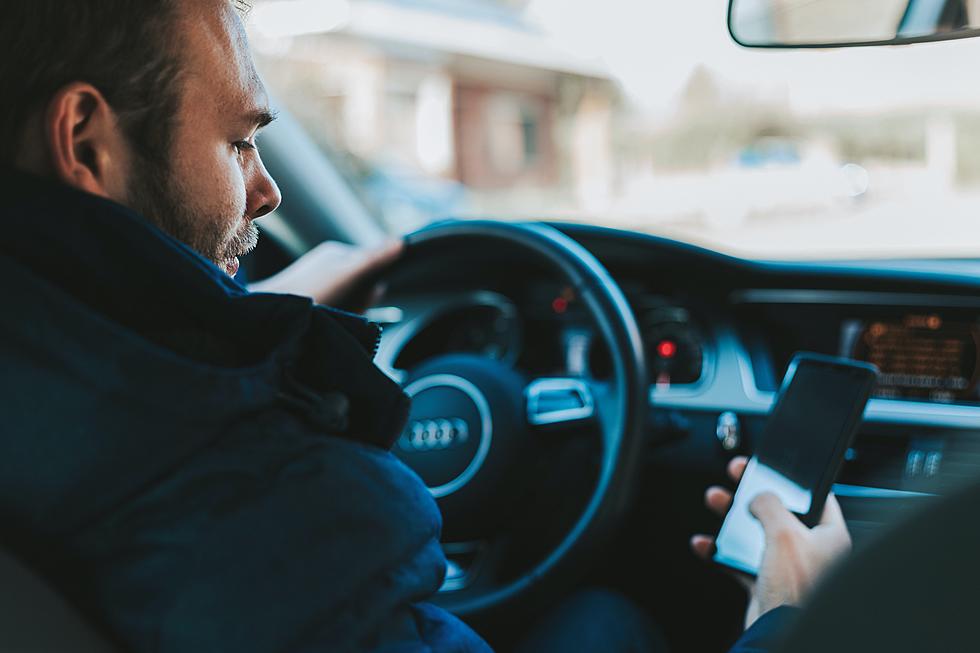 Is It Illegal To Text While Stopped At A Red Light In Texas?