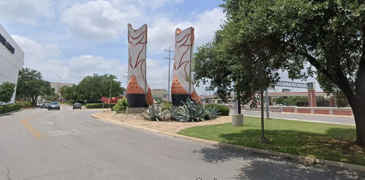 Enormous! Biggest Cowboy Boots In Texas Are In This Awesome City!