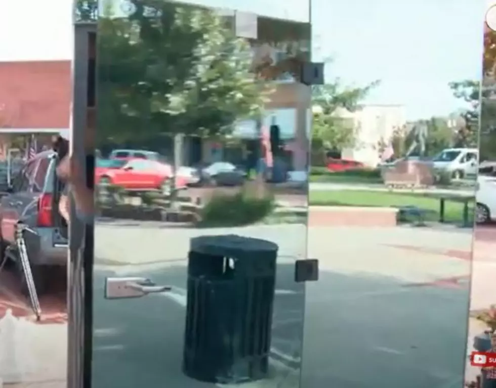 Weird Stuff In Texas: A Public Toilet With Mirrors? I C U P!