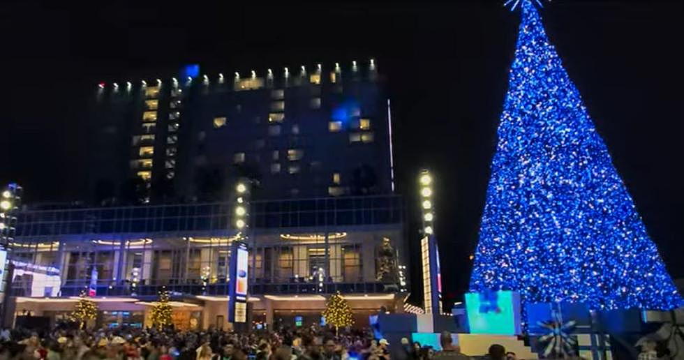 Dallas Cowboys Christmas Extravaganza Is Open Here In Texas For Free!
