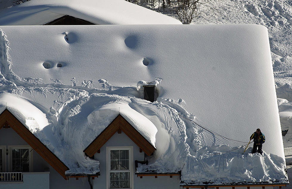 The Right Way and The Wrong Way to Remove Snow From Your Roof! [VIDEO]