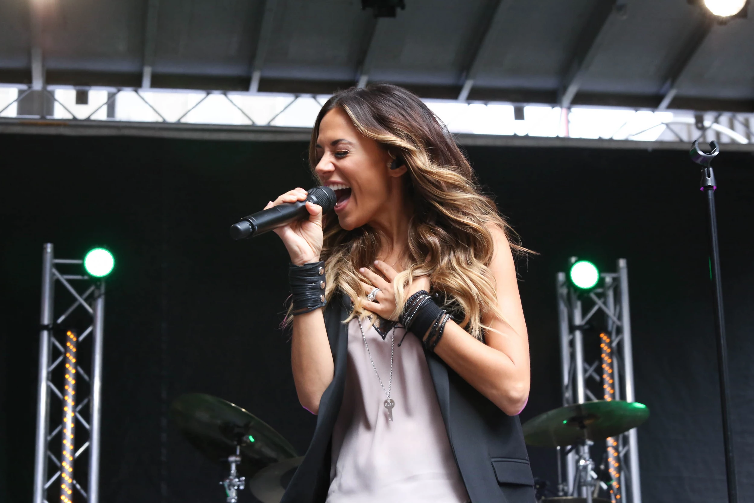 Jana Kramer Sparks Romance Rumors With Jay Cutler