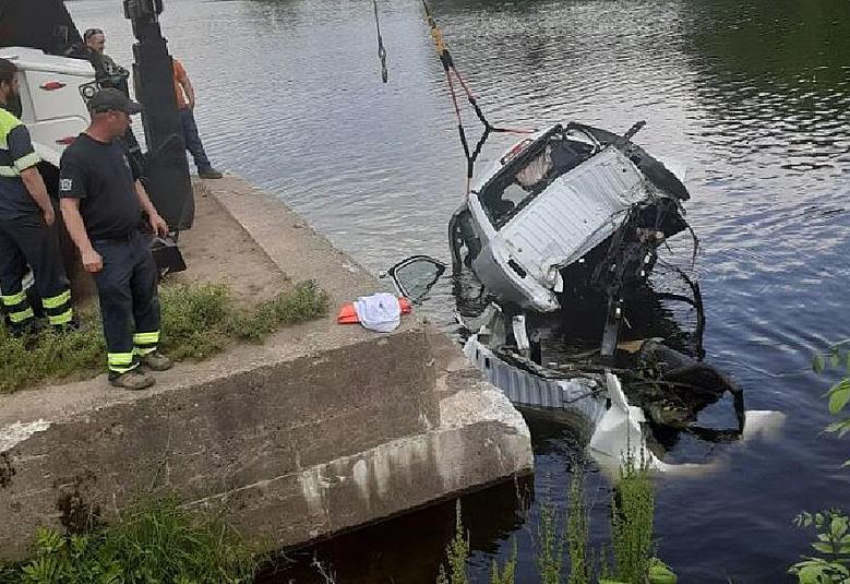 19-Year-Old Almost Hit People Fishing Before Crashing in Pond