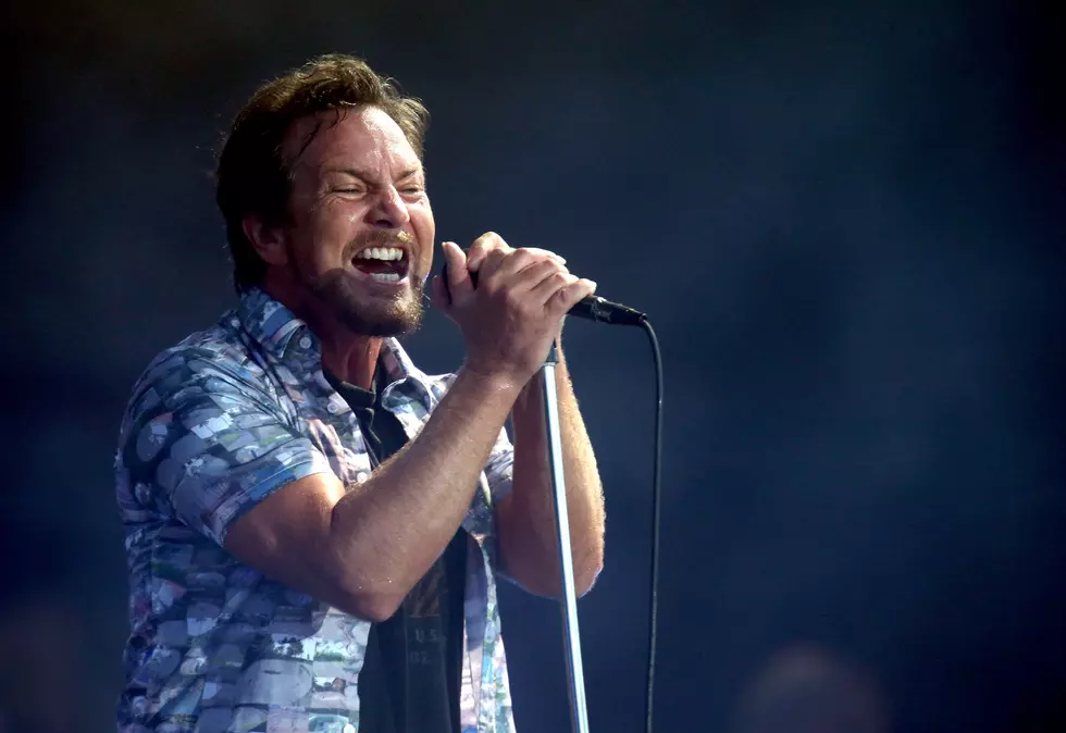 Eddie Vedder Steals Fan&#8217;s GoPro [VIDEO]
