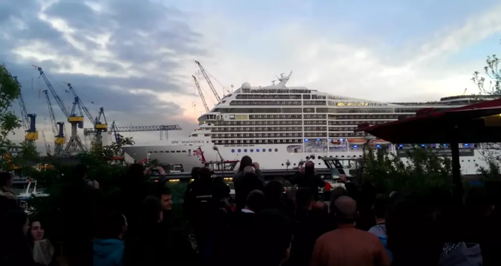 Cruise Ship Horn Plays &#8220;Seven Nation Army&#8221; [VIDEOS]