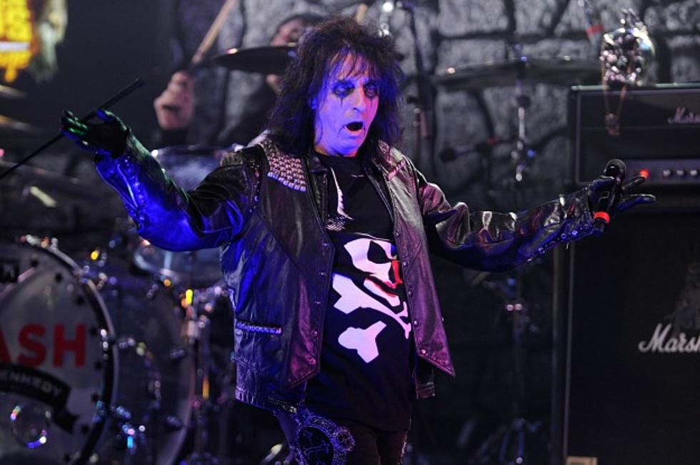 Alice Cooper Celebrates 40 Years of ‘School’s Out’ with Advice for Students