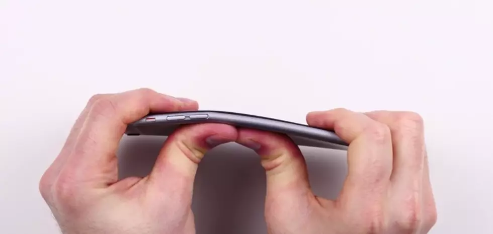 Will uBend the new iPhone? [VIDEO]