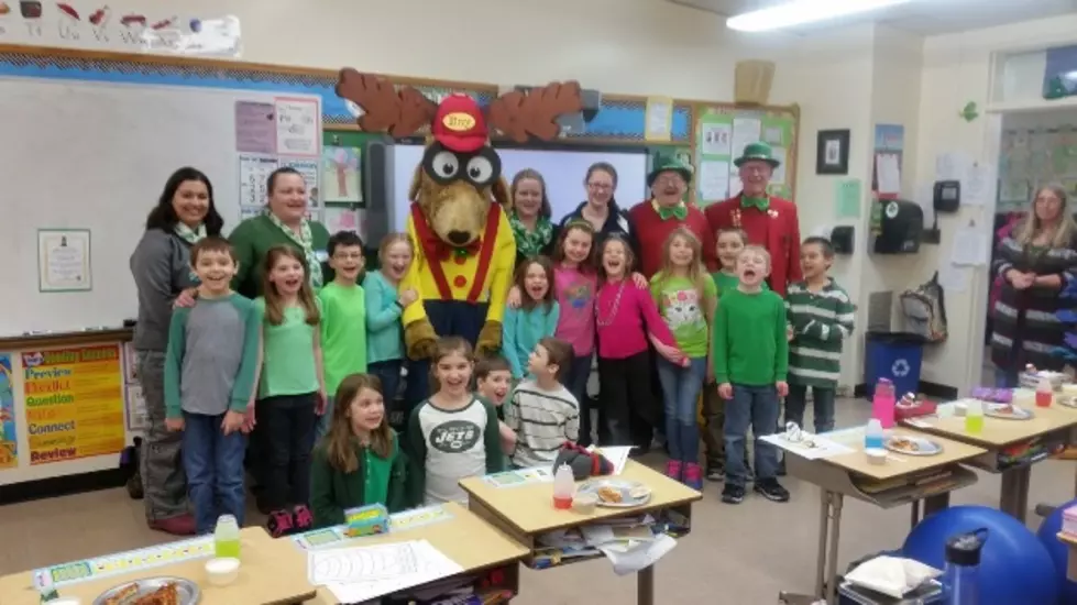 Elroy the Elk Hosts Pizza Party at Pine Street School