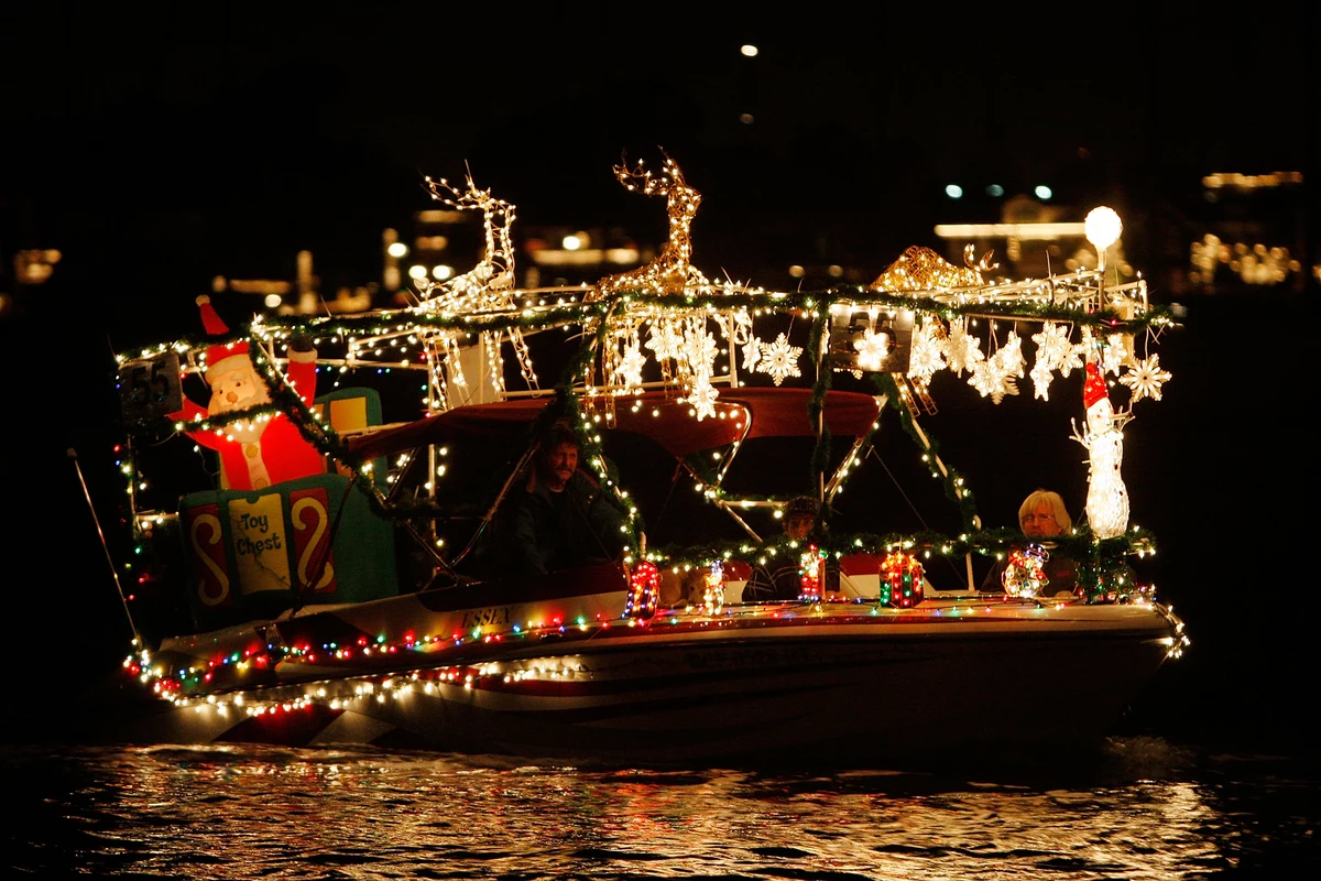 Tuscaloosa Christmas Afloat Lighted River Parade & Fireworks Taking