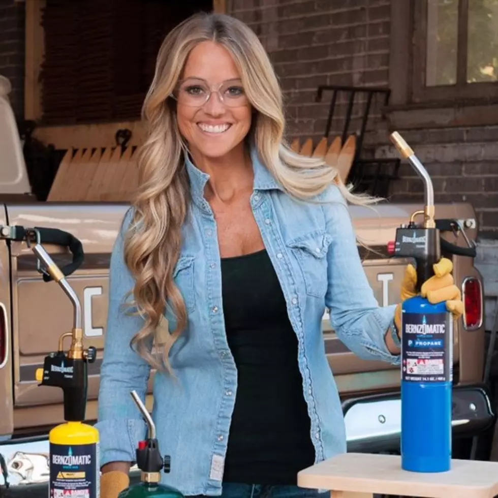 Can you believe that the adorable star of “Rehab Addict”, Nicole Curtis is being sued by the city of Minneapolis?