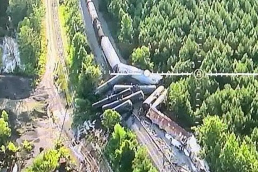 17 Train Cars Derail Near Coaling, Spilling Vegetable Oil