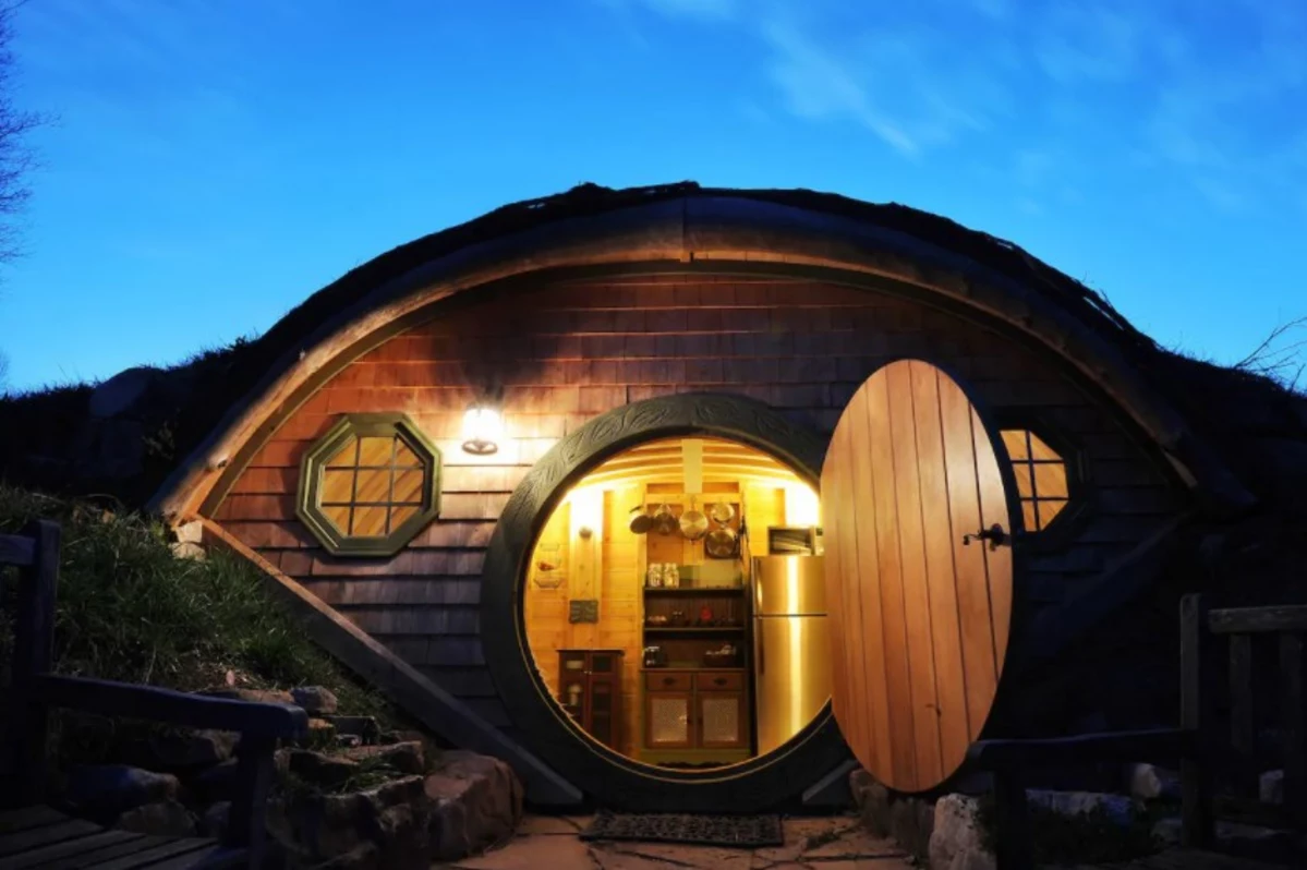Hobbit House in UK Inspires Fans of the Series and Tiny House Lovers