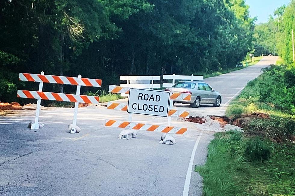 Dangerously Dumb Driver Skirts Sinkhole Roadblocks on Union Chapel Road in Northport, Alabama