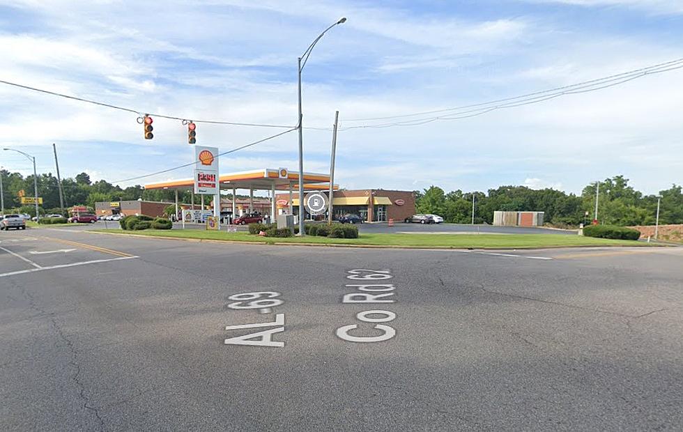 What’s the Deal with this Terrible Traffic Light in Northport, Alabama?