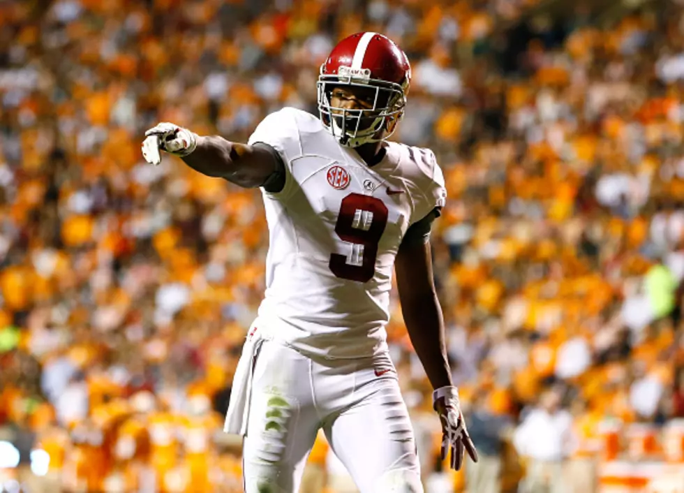 Alabama Fan Turns Dean Martin’s ‘That’s Amore’ Into ‘That’s Amari’ [VIDEO]