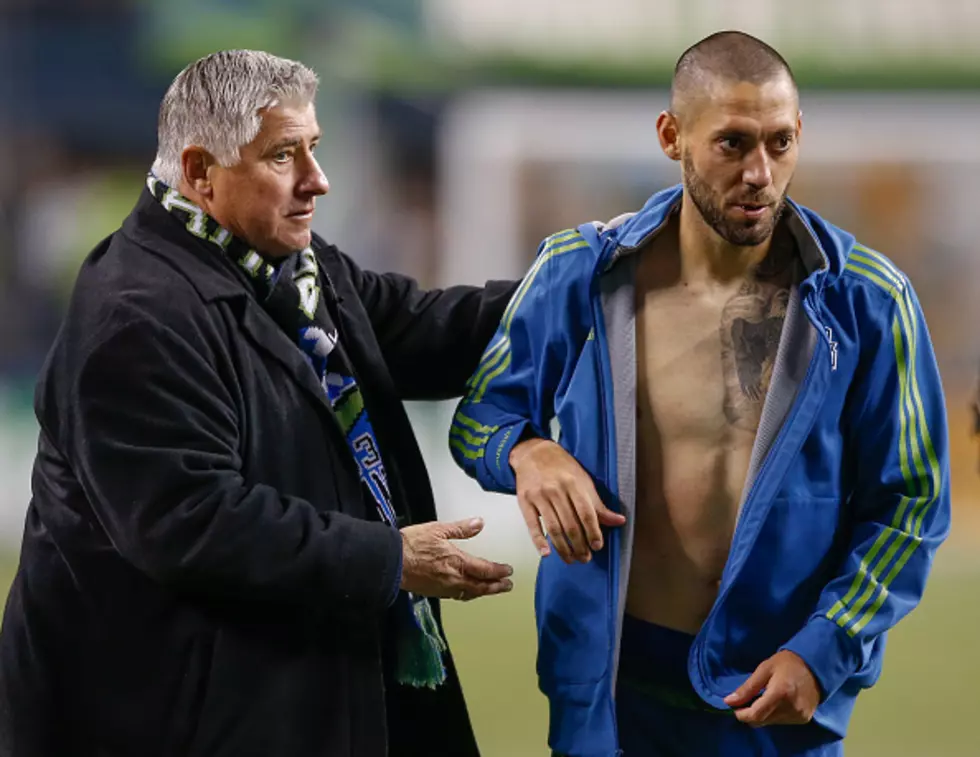 Clint Dempsey Earns Red Card after Tearing Up Referee&#8217;s Notebook [VIDEO]