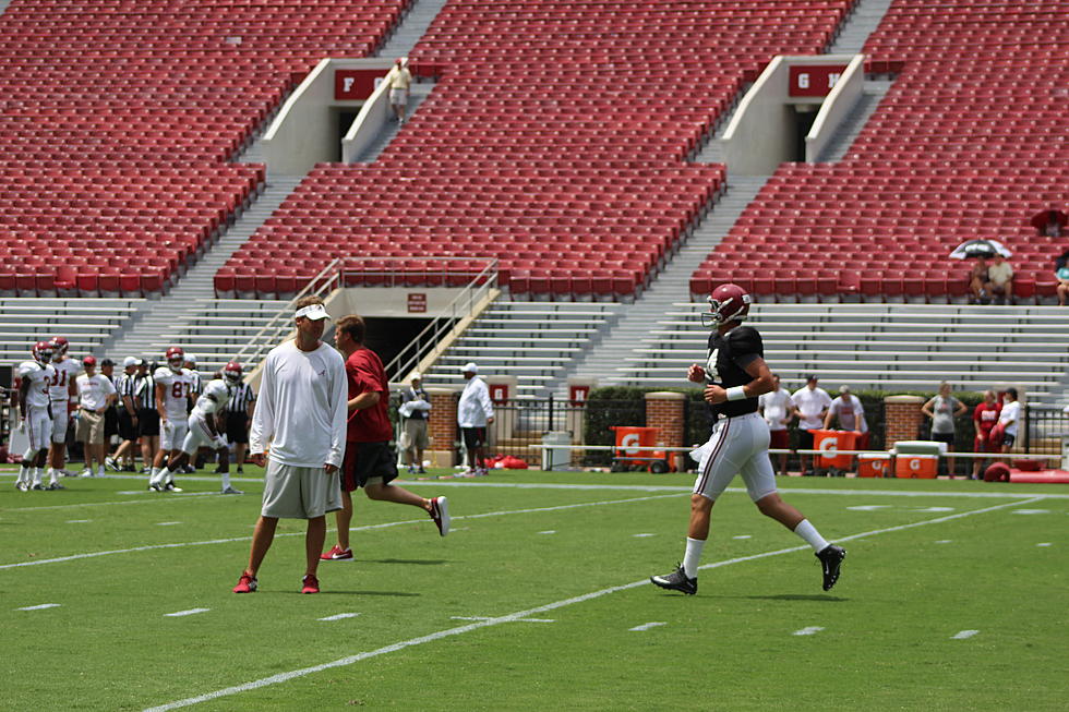 Alabama Quarterbacks Prepare for Scrimmage [VIDEO]