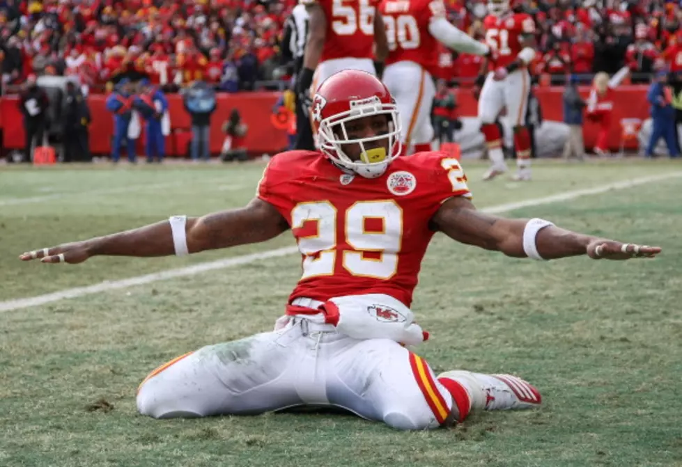 Eric Berry Returns to Practice from Cancer Treatments with Great Interception