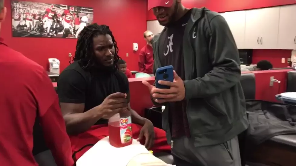 Alabama Football Takes the Mannequin Challenge to the Training Room