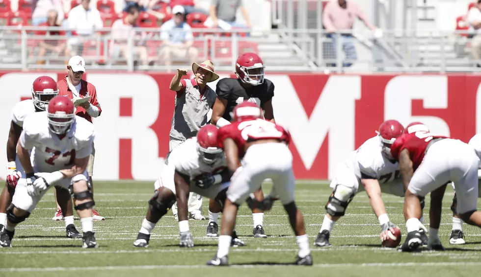 Watch Alabama QBs Jalen Hurts and Tua Tagovailoa Throw Before Saturday’s Scrimmage
