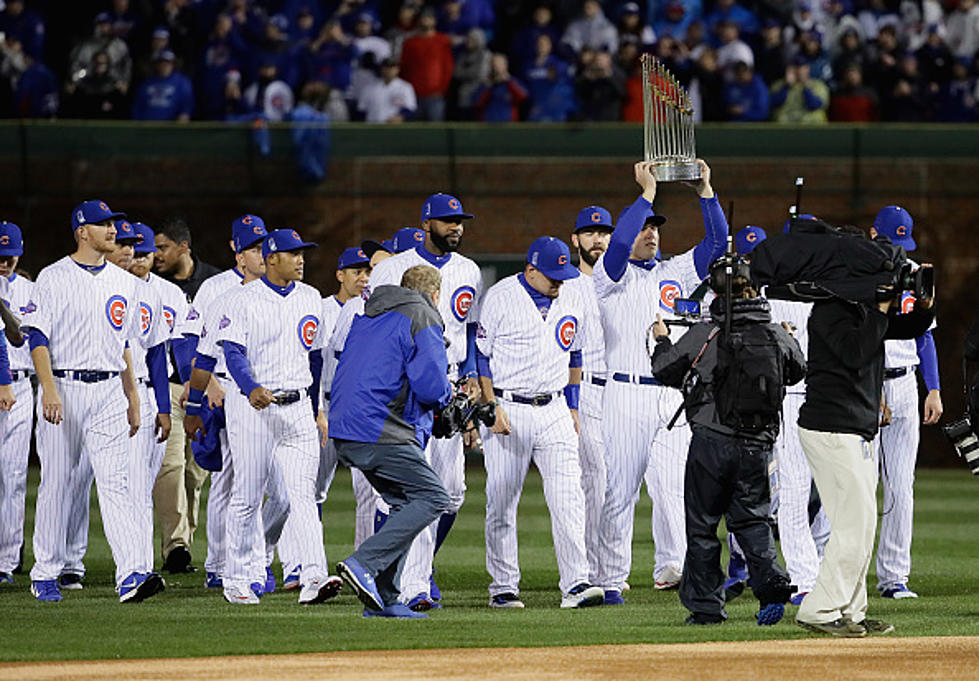 Rizzo, Cubs raise World Series banner during home opener
