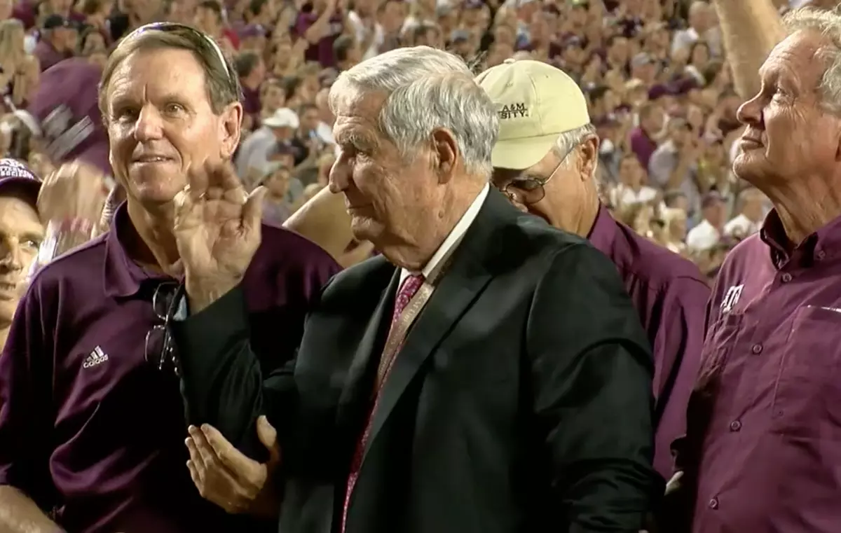 Watch Gene Stallings Get Honored During AlabamaTexas A&M Game