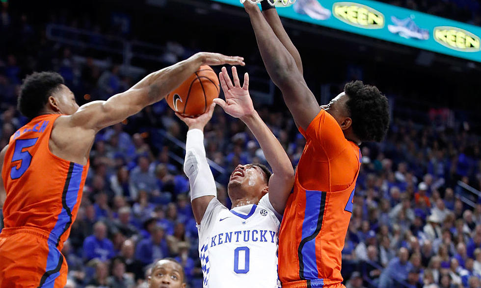 Kentucky Falls Out of AP Top 25 Poll for 1st Time Since 2014