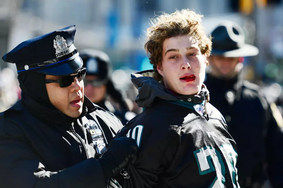 Police: 2 Stabbed, Officer Assaulted During Eagles’ Parade