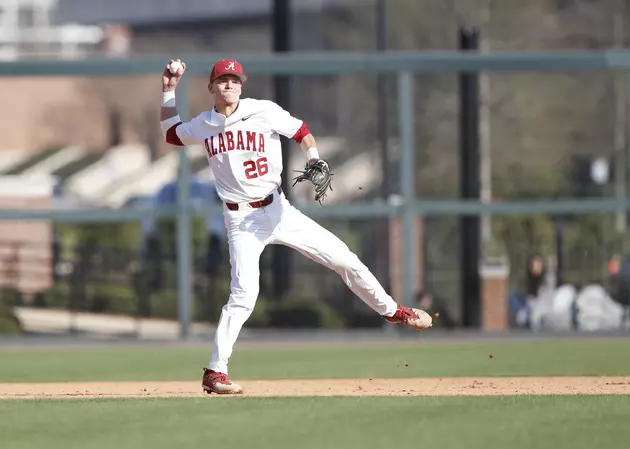 Alabama Baseball Splits Friday Doubleheader with New Mexico State