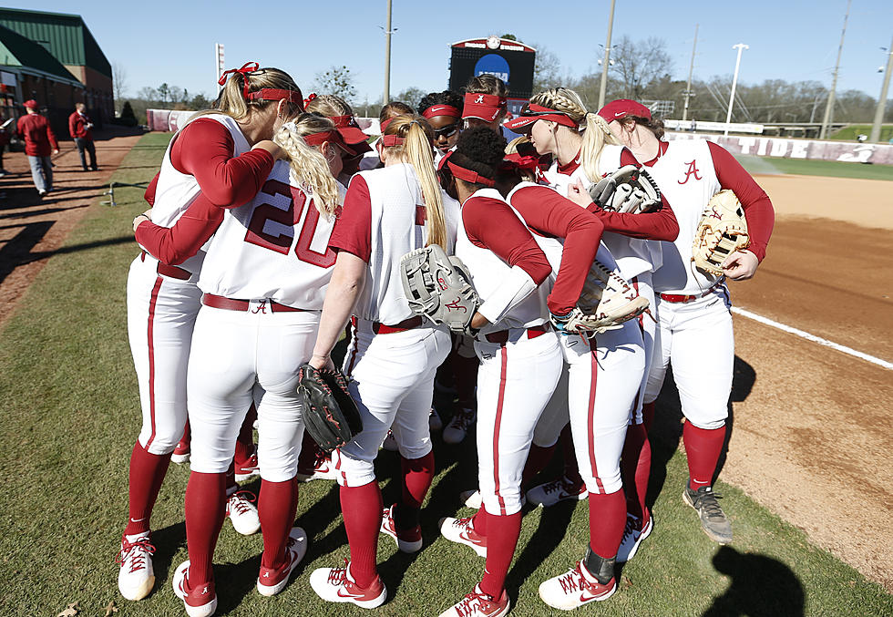 Alabama Softball Remains Undefeated with 6-2 Win Saturday overHawaii