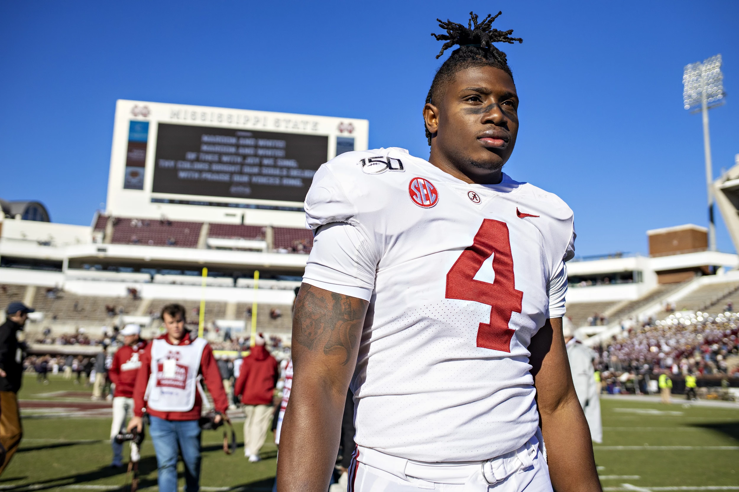 WATCH: Jordan Davis leads Georgia band after blowout Senior Day