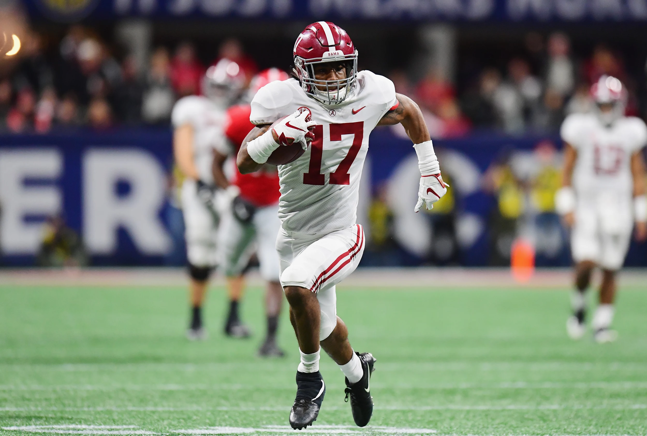 Jaylen Waddle, like DeVonta Smith chose Mac Jones over Tua Tagovailoa