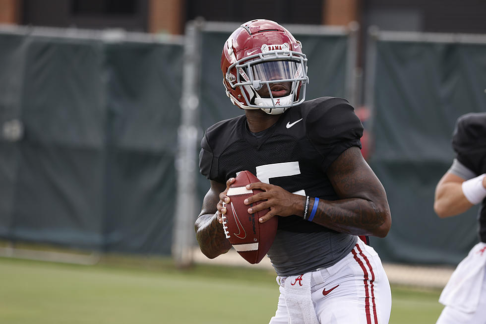 Look: The Alabama Quarterbacks and Linebackers at Wednesday Practice