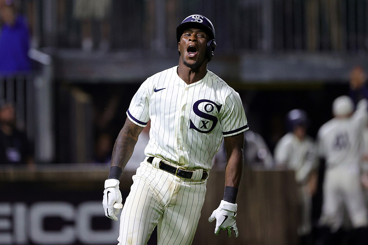 Tuscaloosa's Tim Anderson Walks It Off at "The Field of Dreams"