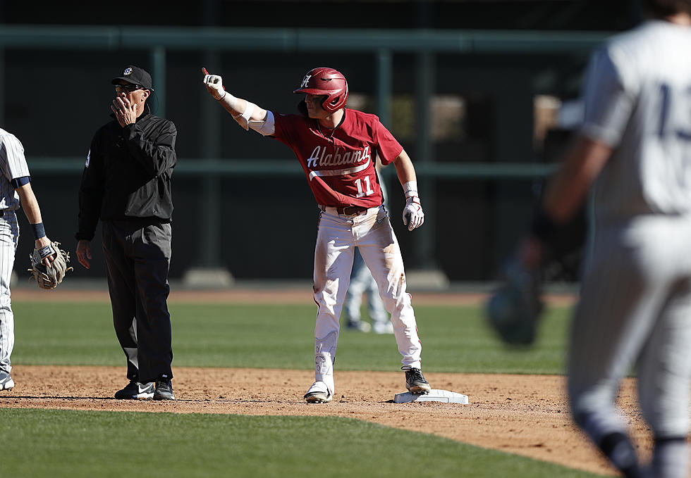 Alabama Outfielder Suffers Broken Foot