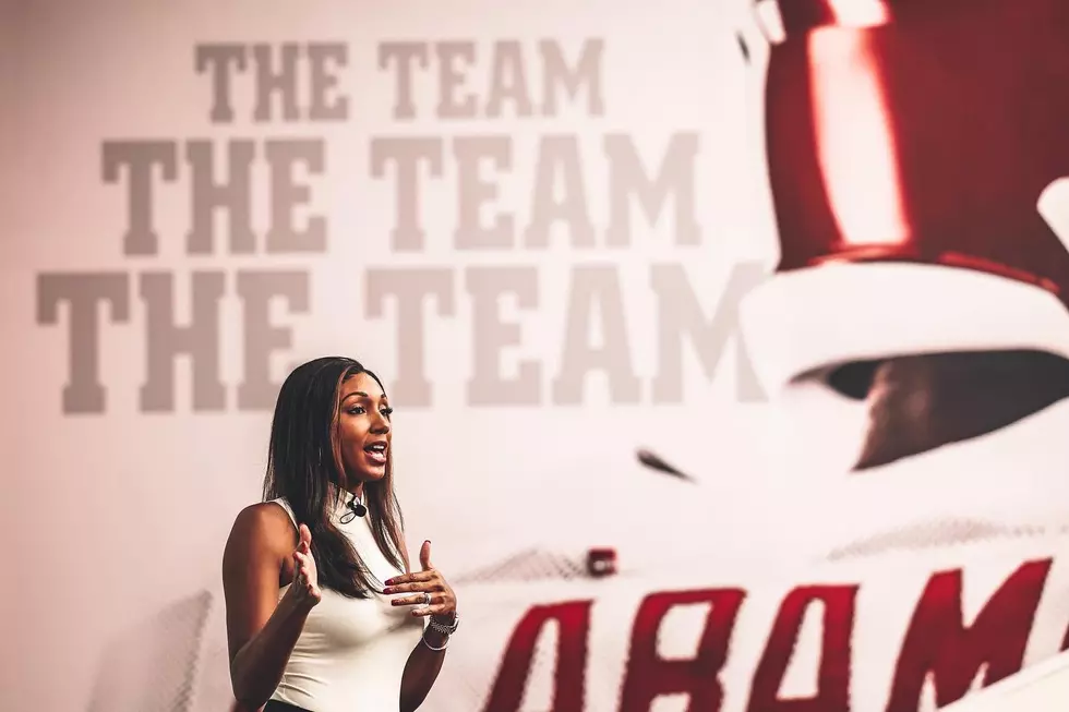 Looks like they've made up: Maria Taylor Speaks to Football Team