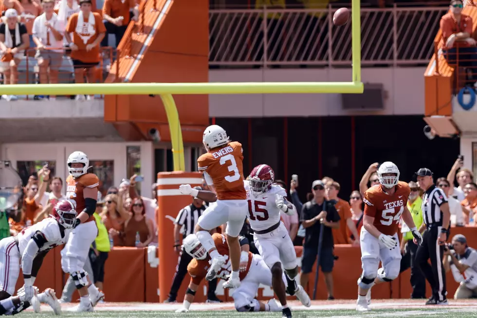 Texas To Play Second Half With Backup Quarterback